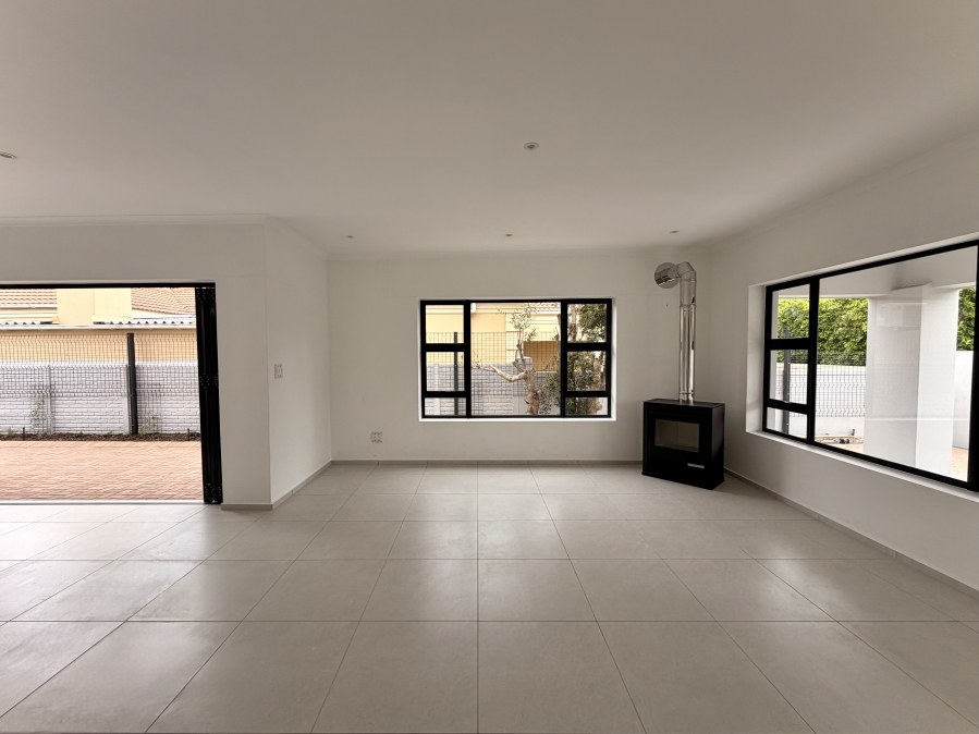 To Let 4 Bedroom Property for Rent in Heritage Park Western Cape